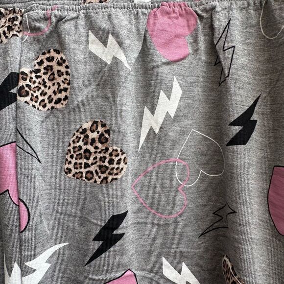 TORRID Super Soft Sleep Shorts Grey Hearts Bolts Print Size 5X NWT - Picture 4 of 5